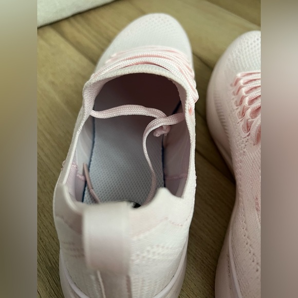 APL ♡ Techloom Breeze Sneakers in Baby Pink - Picture 5 of 7